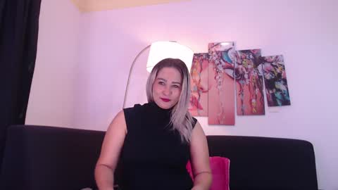Snapshot of wandahairymilf chatting on January 23, 3:48 am Wanda online show from January 23, 3:48 am