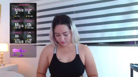 Snapshot of wandahairymilf chatting on January 31, 3:41 am Wanda online show from January 31, 3:41 am
