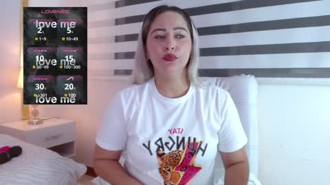 Snapshot of wandahairymilf chatting on February 2, 3:43 am Wanda online show from February 2, 3:43 am