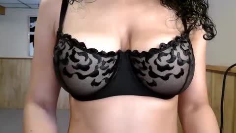 wanderlustgaal online show from November 24, 3:56 pm