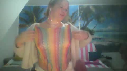 Snapshot of wannafeelitall chatting on December 28, 8:58 pm Emilia inst online show from December 28, 8:58 pm