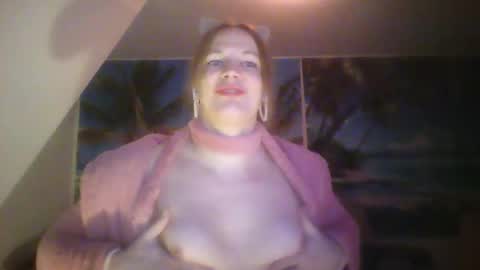 Snapshot of wannafeelitall chatting on January 1, 10:46 pm Emilia inst online show from January 1, 10:46 pm