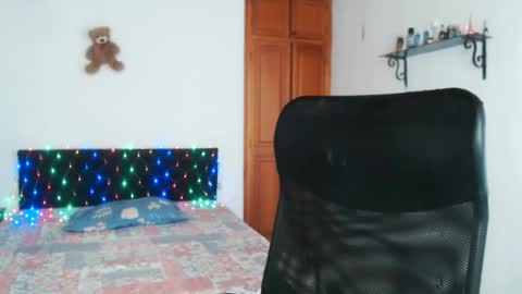 Snapshot of warrior_xena chatting on January 11, 9:25 pm warrior_xena online show from January 11, 9:25 pm