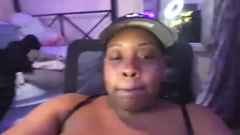 Snapshot of waterfalls69 chatting on December 13, 2:21 am LAUREN LUSH online show from December 13, 2:21 am