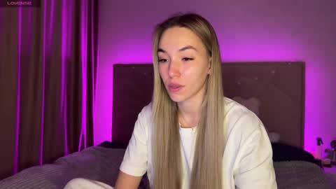 Snapshot of watergirl_ chatting on January 27, 9:22 pm Im saving up for a new car help me online show from January 27, 9:22 pm