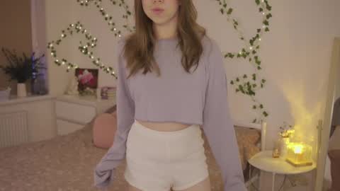 Snapshot of watermelon_sugar_ chatting on March 7, 3:42 pm Tess Pls support me with Can we reach 155 my favorite number online show from March 7, 3:42 pm
