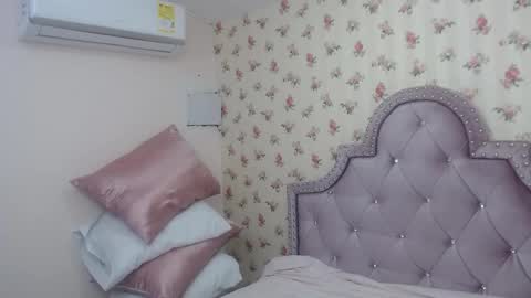 Milf Latina online show from March 14, 12:21 pm