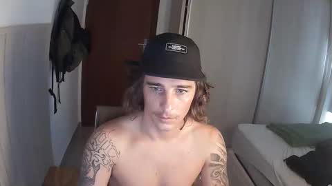 wave_boyy online show from April 16, 12:28 pm