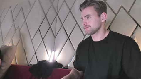 Snapshot of waynemiller_ chatting on February 27, 7:55 am Wayne online show from February 27, 7:55 am