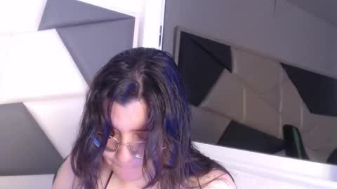 Snapshot of we_n_you chatting on October 10, 1:43 pm Trixie 3 online show from October 10, 1:43 pm