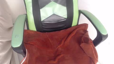 Snapshot of we_n_you chatting on October 20, 1:33 pm Trixie 3 online show from October 20, 1:33 pm