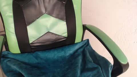 Snapshot of we_n_you chatting on November 14, 1:54 pm Trixie 3 online show from November 14, 1:54 pm