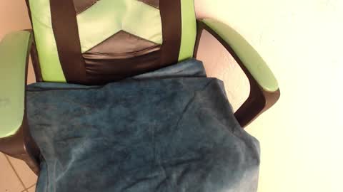 Snapshot of we_n_you chatting on November 17, 1:28 pm Trixie 3 online show from November 17, 1:28 pm