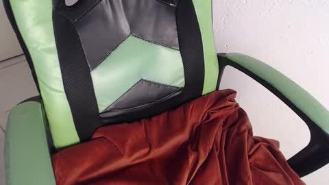 Snapshot of we_n_you chatting on November 25, 2:39 pm Trixie 3 online show from November 25, 2:39 pm