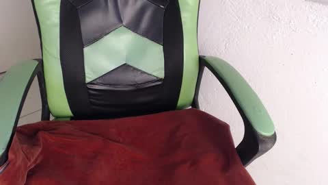 Snapshot of we_n_you chatting on December 16, 2:22 pm Trixie 3 online show from December 16, 2:22 pm