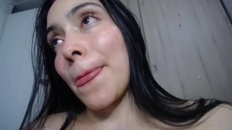 Snapshot of we_we77 chatting on October 16, 10:00 pm we_we77 online show from October 16, 10:00 pm