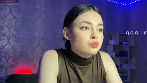 Snapshot of weareyoursun chatting on February 13, 6:26 pm Alice online show from February 13, 6:26 pm