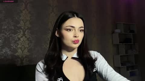 Snapshot of weareyoursun chatting on March 1, 5:26 pm Alice online show from March 1, 5:26 pm