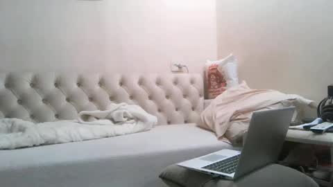 Snapshot of webcamboy98 chatting on March 13, 9:27 am webcamboy98 online show from March 13, 9:27 am