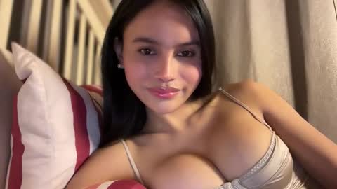 Snapshot of webcammaggie chatting on December 18, 3:01 am Maggie online show from December 18, 3:01 am