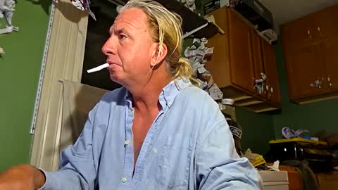 Snapshot of weber444 chatting on October 16, 4:13 am weber444 online show from October 16, 4:13 am