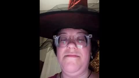 Snapshot of webgirl2 chatting on October 31, 11:06 pm Marina online show from October 31, 11:06 pm