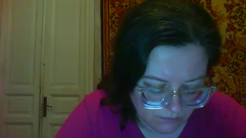 Snapshot of webgirl2 chatting on November 27, 12:35 am Marina online show from November 27, 12:35 am