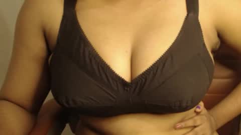 Snapshot of webshowxxx chatting on April 22, 1:23 pm mina online show from April 22, 1:23 pm
