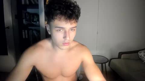 Snapshot of wee_willy_winky chatting on June 10, 11:24 pm wee_willy_winky online show from June 10, 11:24 pm