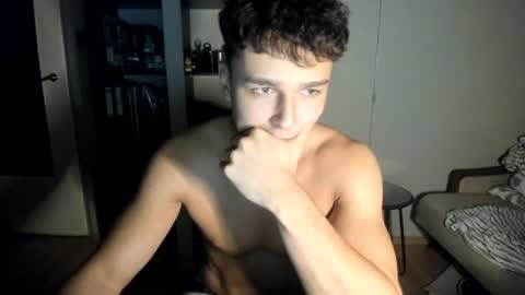 Snapshot of wee_willy_winky chatting on June 12, 10:19 pm wee_willy_winky online show from June 12, 10:19 pm