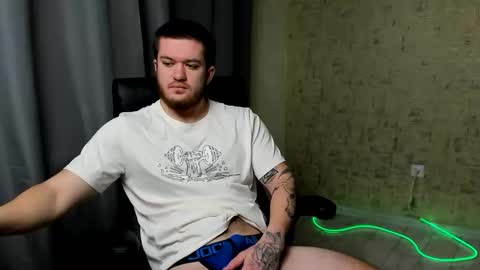 Snapshot of well_boy_ chatting on February 1, 4:00 am well_boy_ online show from February 1, 4:00 am