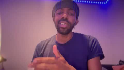 Snapshot of wellpackaged_ chatting on March 6, 7:57 am Langston online show from March 6, 7:57 am