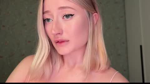 Daisy    online show from February 1, 5:00 pm