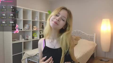 Snapshot of wendy_cutiex chatting on September 29, 4:23 pm Wendy online show from September 29, 4:23 pm