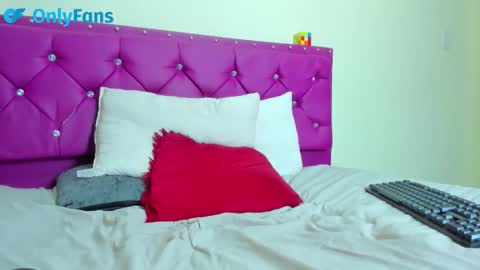 Snapshot of wendyyhot69 chatting on March 10, 4:12 pm wendyyhot69 online show from March 10, 4:12 pm