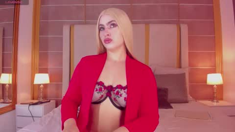 Snapshot of wenfox_ chatting on February 12, 12:00 pm Wen fox online show from February 12, 12:00 pm