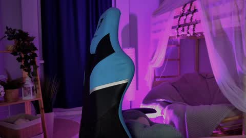 little girl who is always rightLisa online show from April 8, 1:16 am