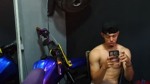 wesley_77 online show from March 31, 8:20 pm