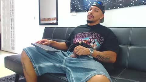 Wesley Rogger online show from November 8, 9:57 pm