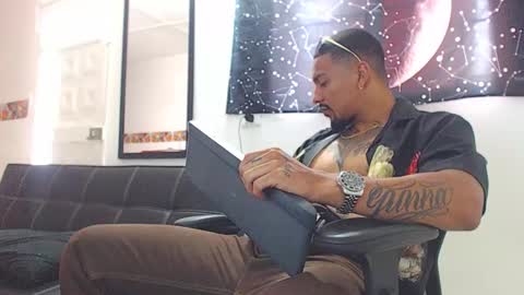 Wesley Rogger online show from November 14, 7:34 pm