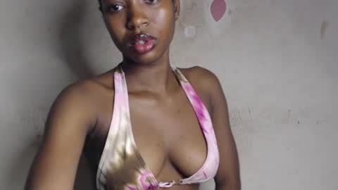 Snapshot of wet_pussy200 chatting on April 26, 8:01 am Bella online show from April 26, 8:01 am