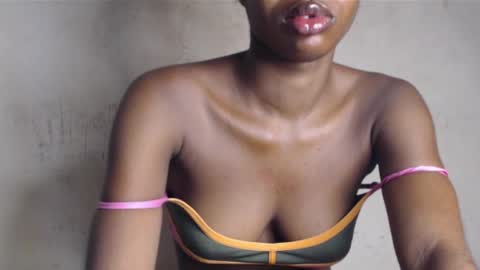 Snapshot of wet_pussy200 chatting on May 20, 7:25 am Bella online show from May 20, 7:25 am