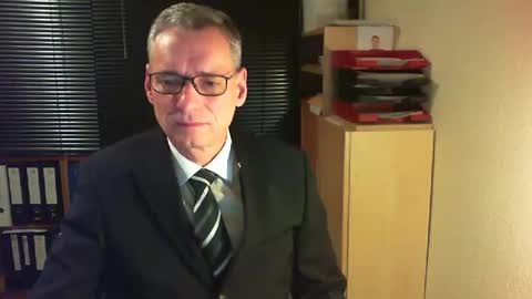 Snapshot of wetsuitedman chatting on December 2, 9:21 pm Franz online show from December 2, 9:21 pm