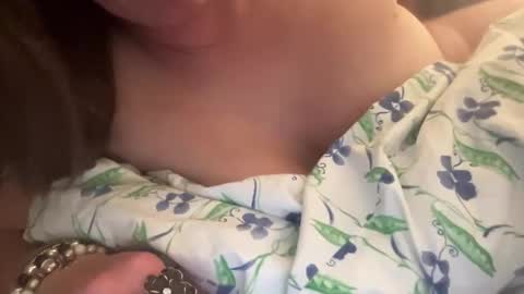 Snapshot of wetttmommyy chatting on May 22, 3:46 am wetttmommyy online show from May 22, 3:46 am