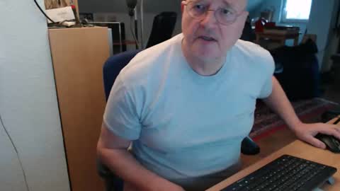 Snapshot of wetwo chatting on November 16, 11:49 am WeTwo online show from November 16, 11:49 am