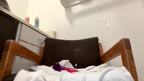 weweeworld online show from April 17, 9:45 am