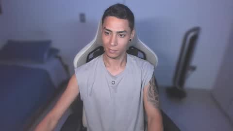 Snapshot of wexx_ chatting on November 26, 5:08 am wex online show from November 26, 5:08 am