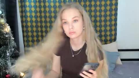 Snapshot of wh1teangelx chatting on December 3, 7:05 am Kate online show from December 3, 7:05 am