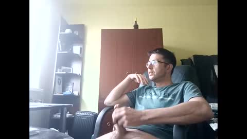 stoffy online show from April 22, 5:10 am