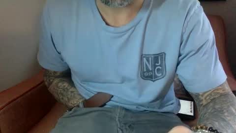 Snapshot of whiskerbiscuit_69 chatting on January 20, 1:32 pm whiskerbiscuit_69 online show from January 20, 1:32 pm